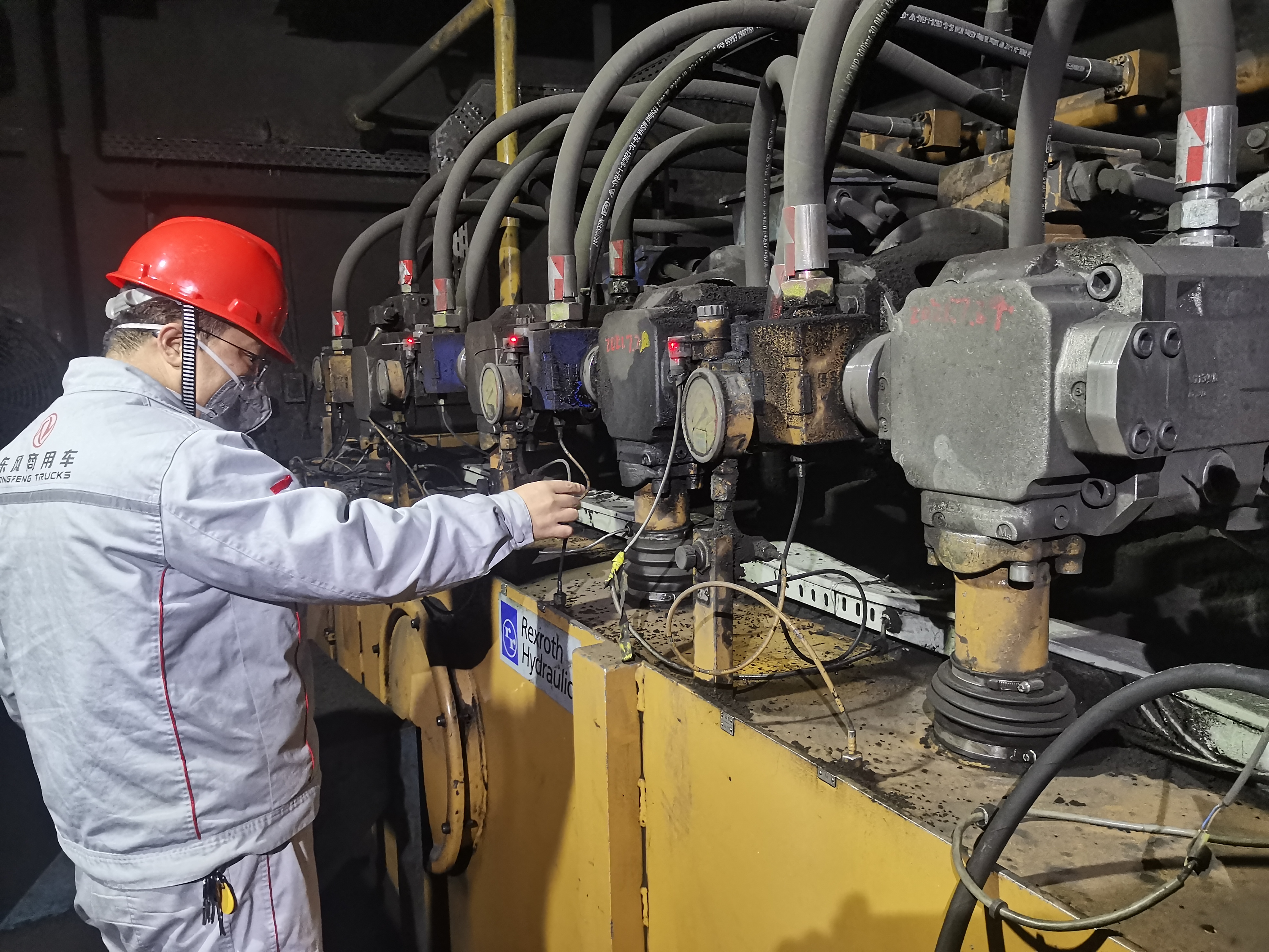 曹峰.jpg 曹峰.jpg